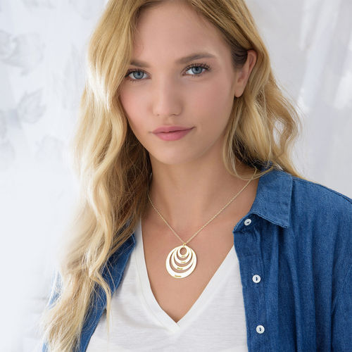 Four Open Circles Necklace with Engraving in Gold Plating